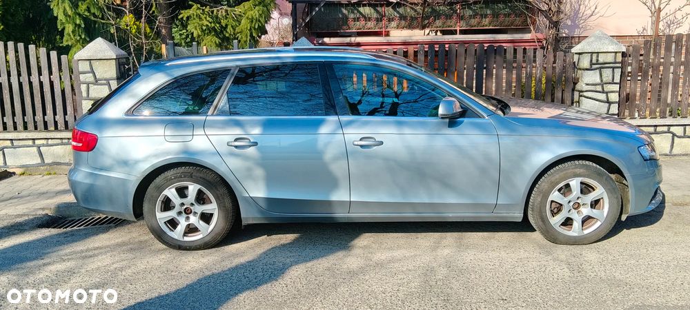 Audi A4 Avant 2.0 TDI DPF Ambiente - 8