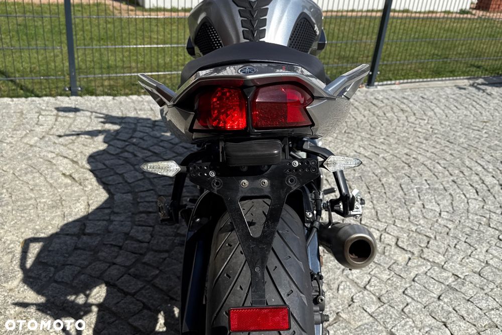 Yamaha FZ - 12
