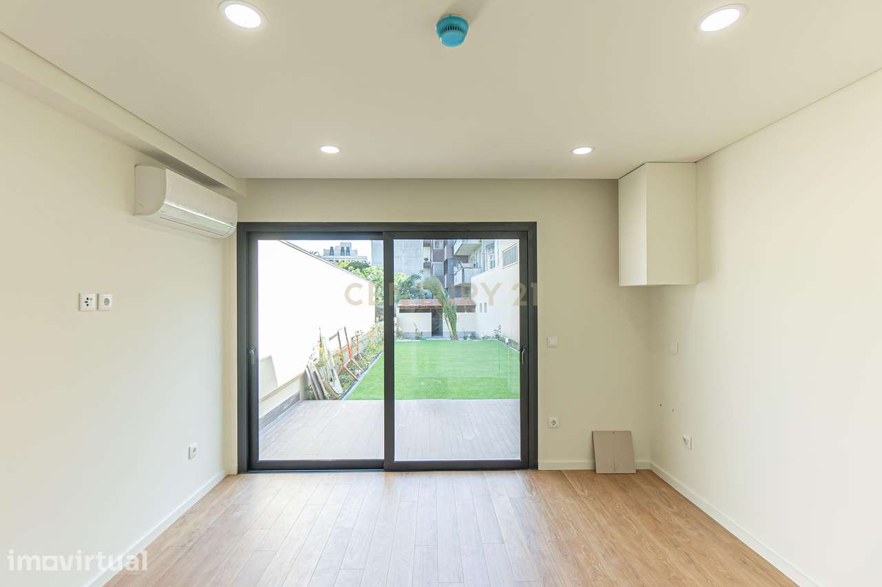 Apartamento T2 com Espaço Exterior à Venda – Prédio Novo no Centro do - Grande imagem: 5/26