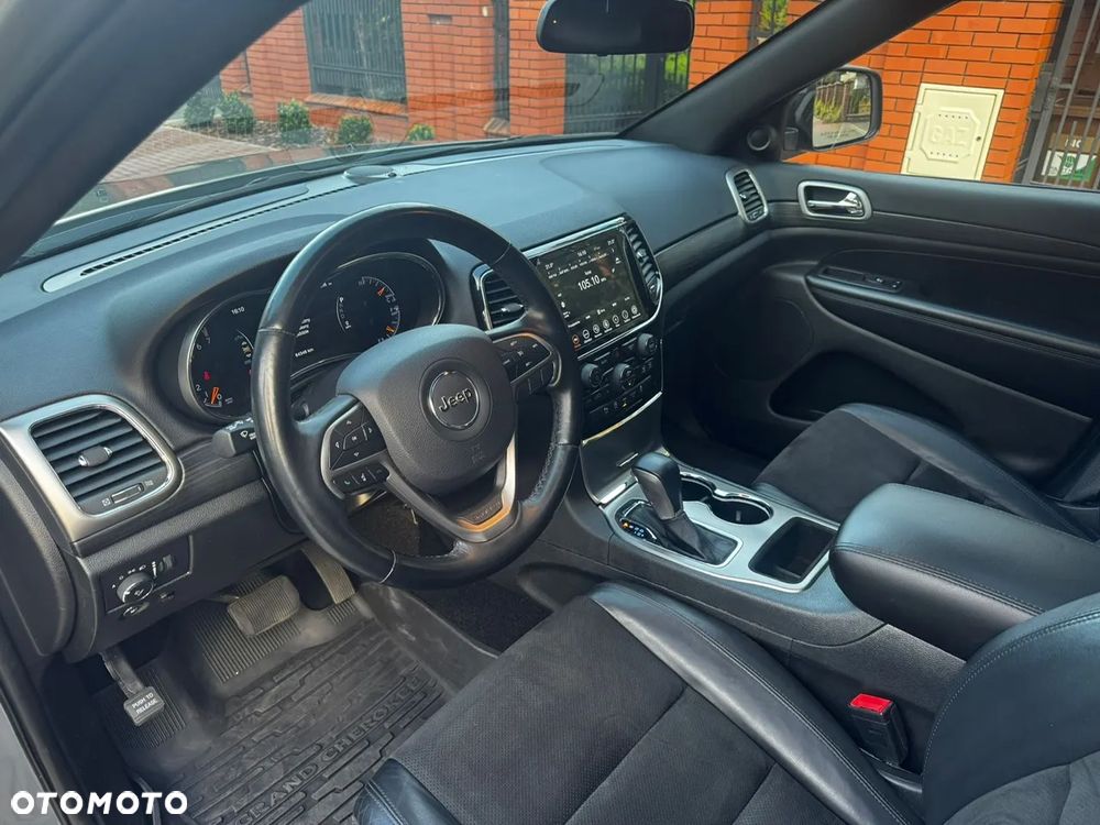 Jeep Grand Cherokee - 16