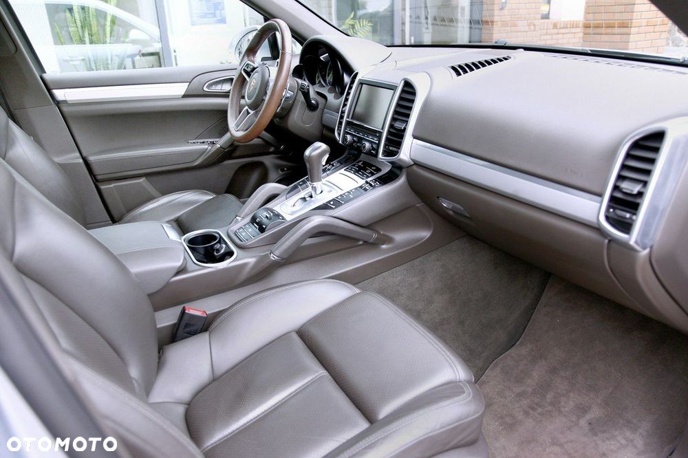 Porsche Cayenne - 10