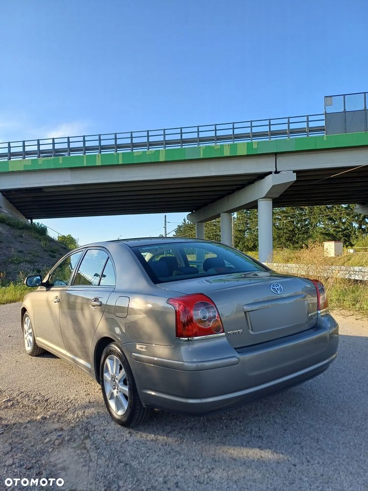 Toyota Avensis 2.0 D-4D Sol - 24