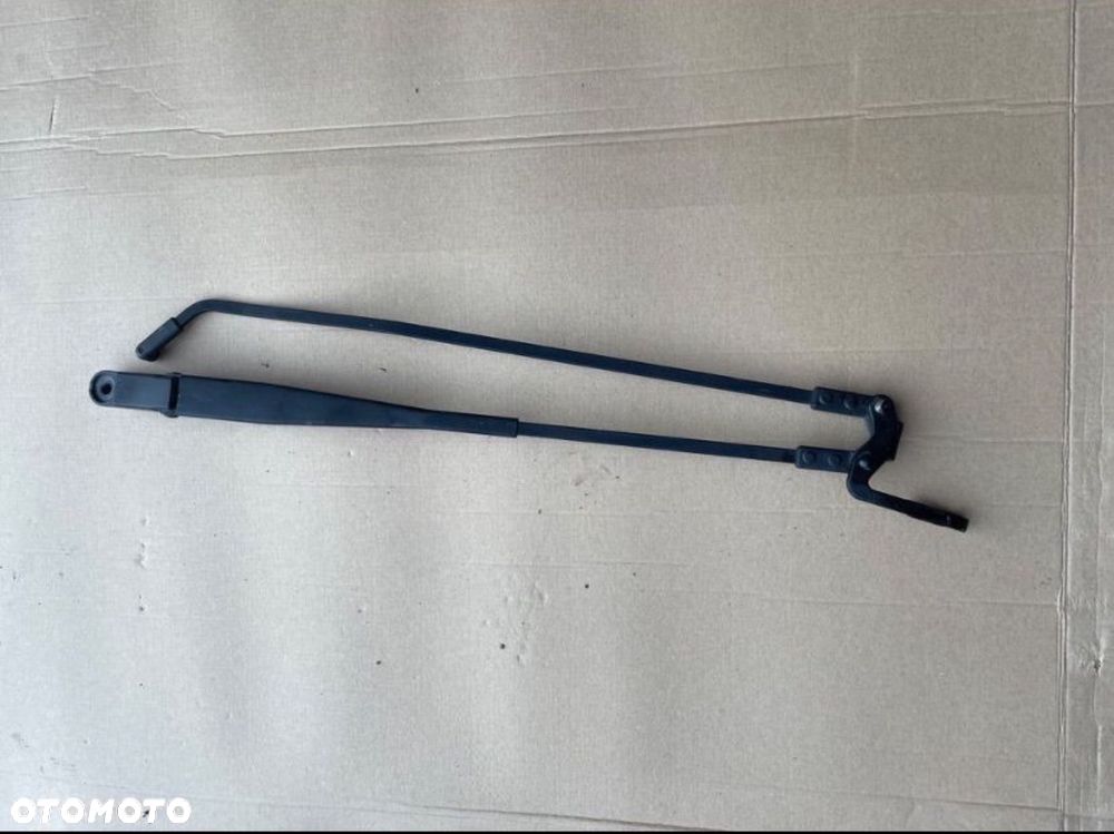 Ramię wycieraczki przód citroen c1 peugeot 107 Toyota aygo