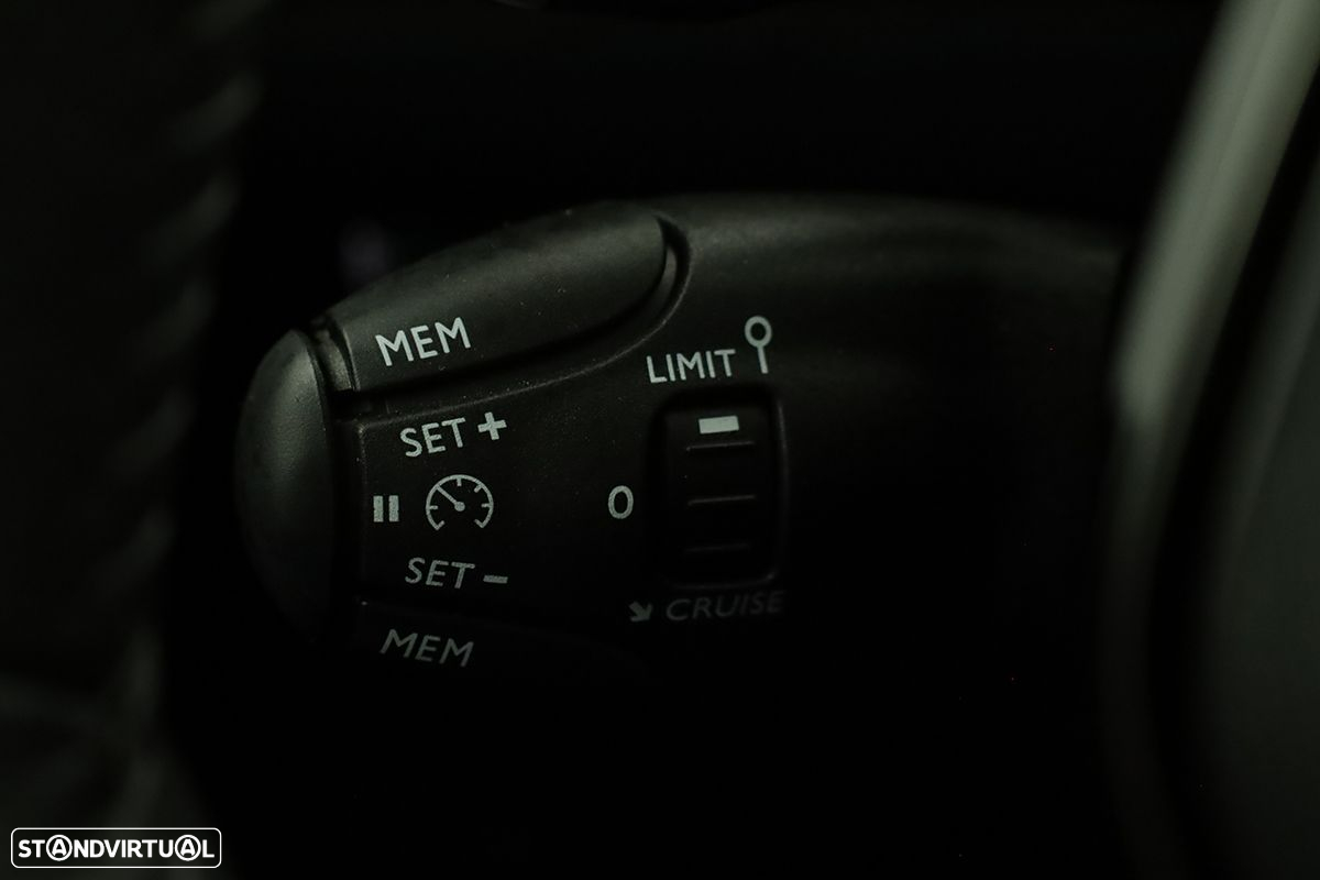 Peugeot 2008 1.2 PureTech Allure EAT8 - 20