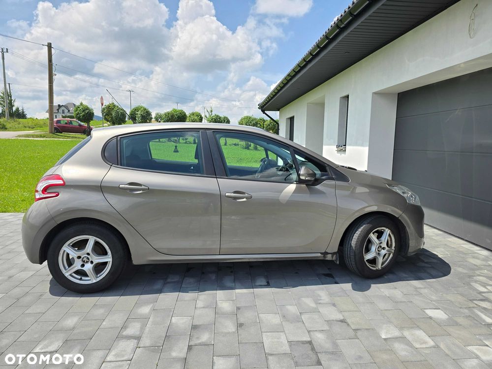 Peugeot 208 - 4