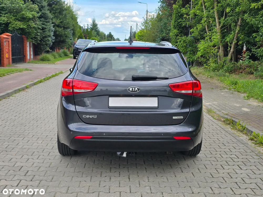Kia Ceed - 11