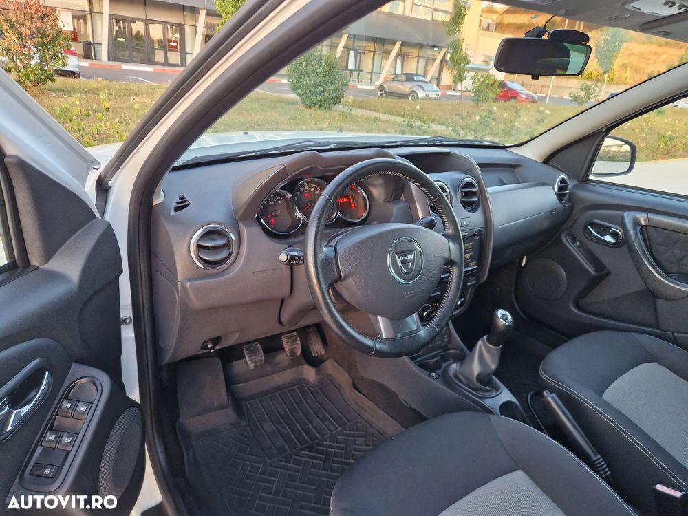 Dacia Duster 1.6 4x2 Laureate - 3