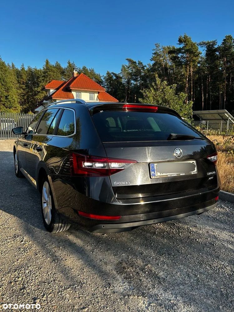 Skoda Superb 2.0 TDI 4x4 Style DSG - 4