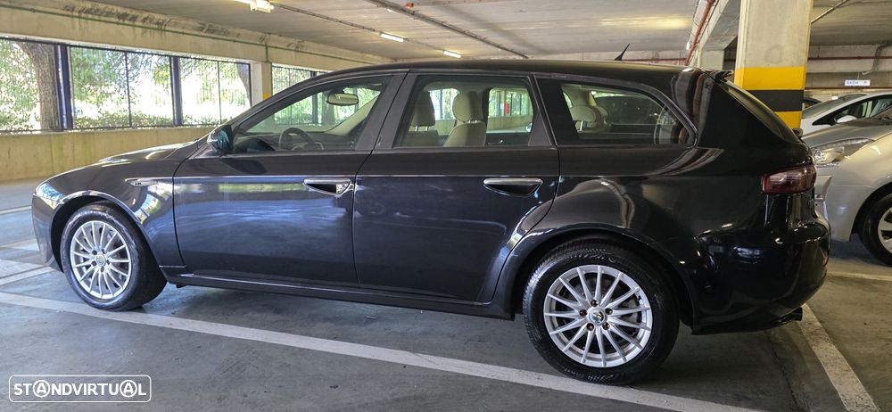 Alfa Romeo 159 Sportwagon 1.9 JTDm 8V Executiva - 4