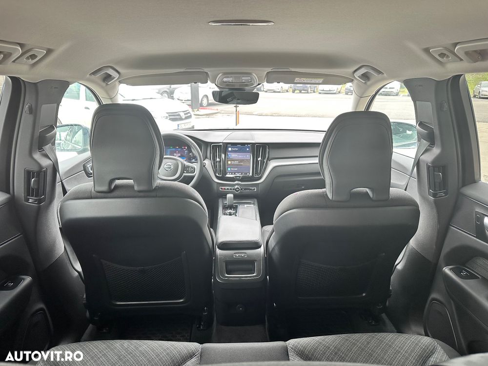 Volvo XC 60 B4 MHEV AT8 FWD Momentum Pro - 9
