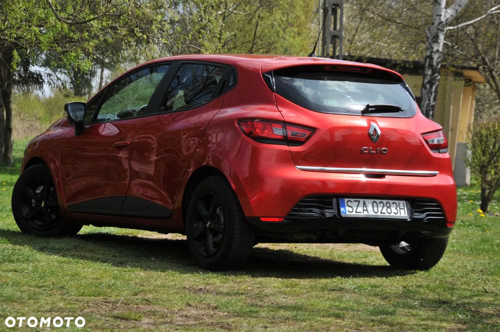 Renault Clio 1.2 16V 75 LIMITED - 11