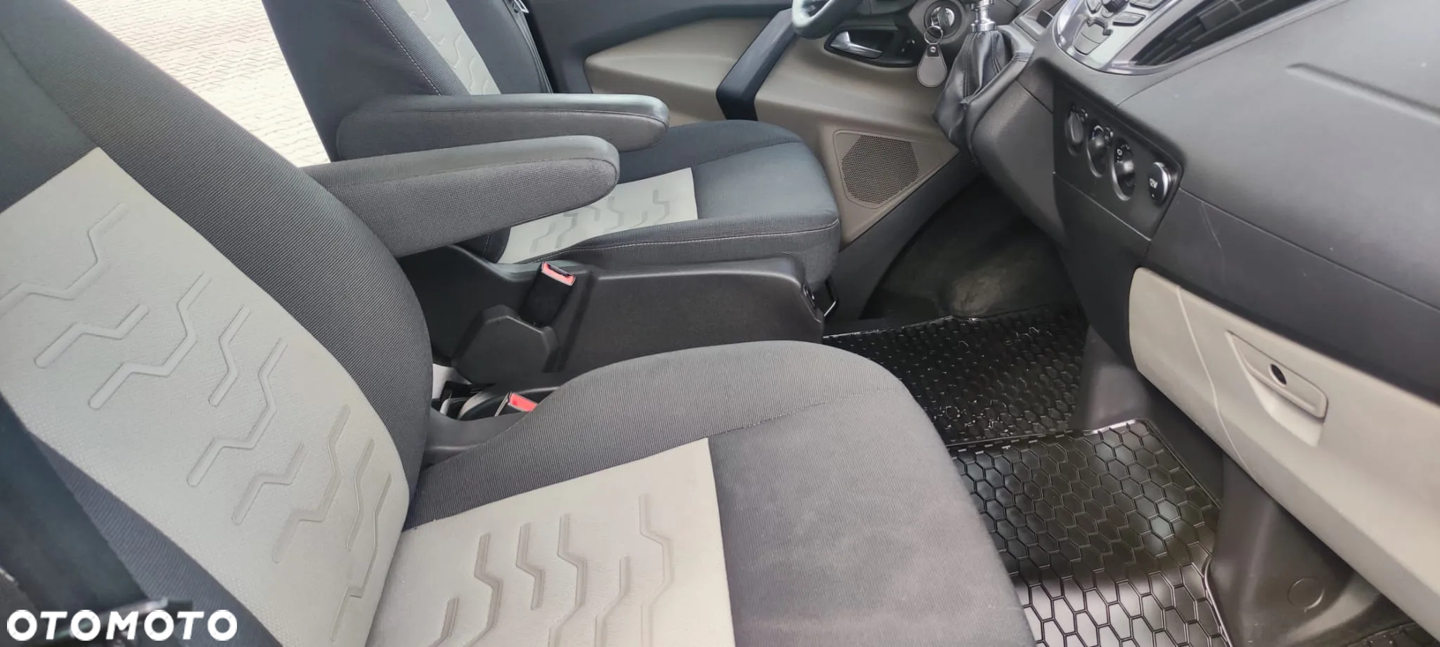 Ford Tourneo Custom - 7