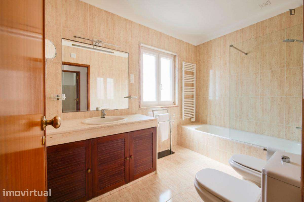 Quarto - localizado em Benfica Lisbon - Grande imagem: 2/24