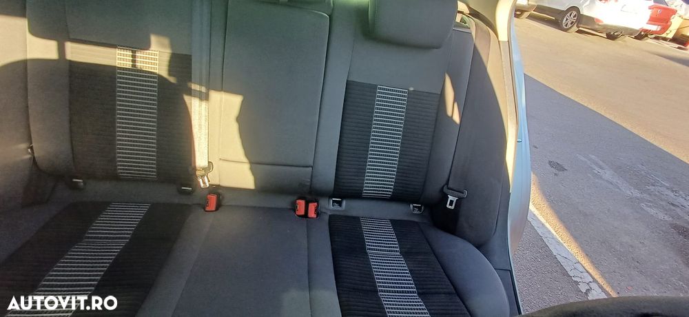 Volkswagen Jetta 1.9 TDI DPF United BlueMotion - 9