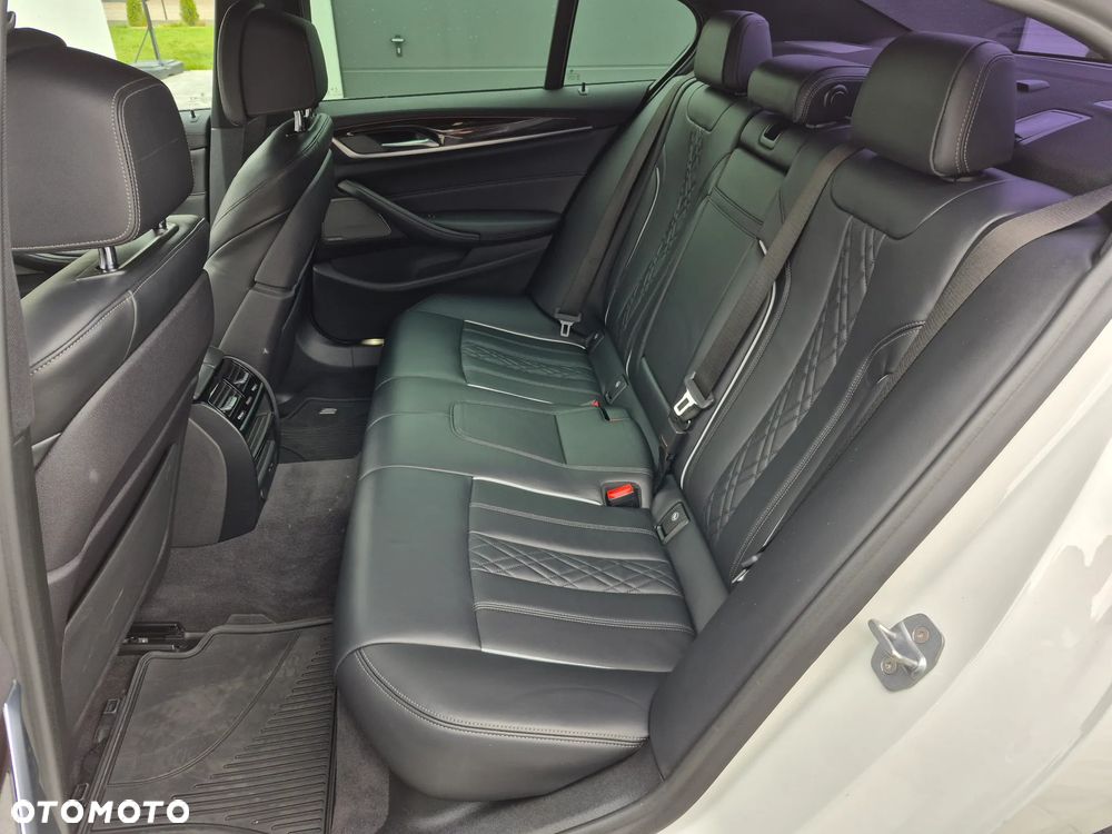 BMW Seria 5 M550i xDrive sport - 20