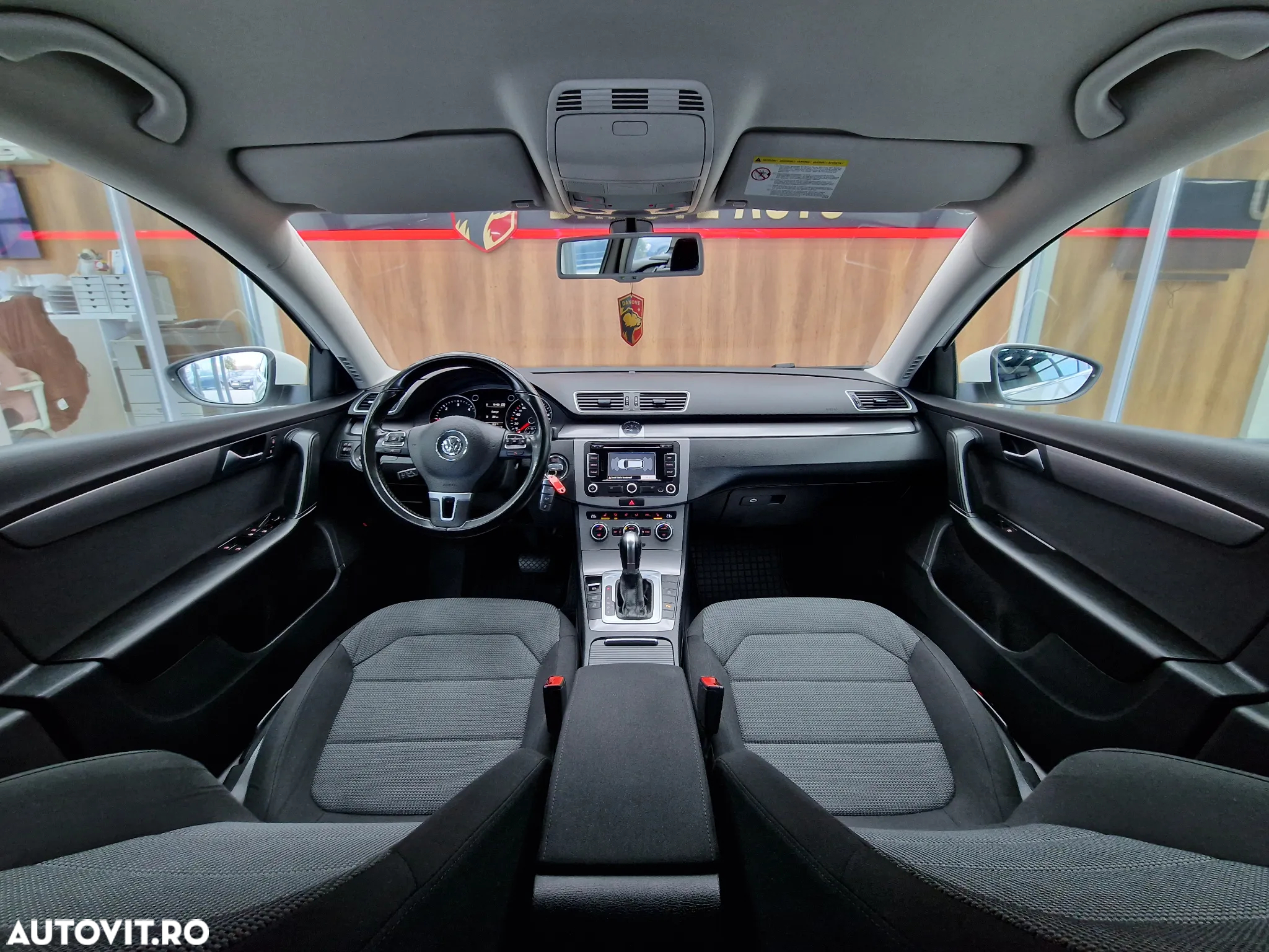 Volkswagen Passat Variant 2.0 TDI BlueMotion Technology DSG Comfortline - 8
