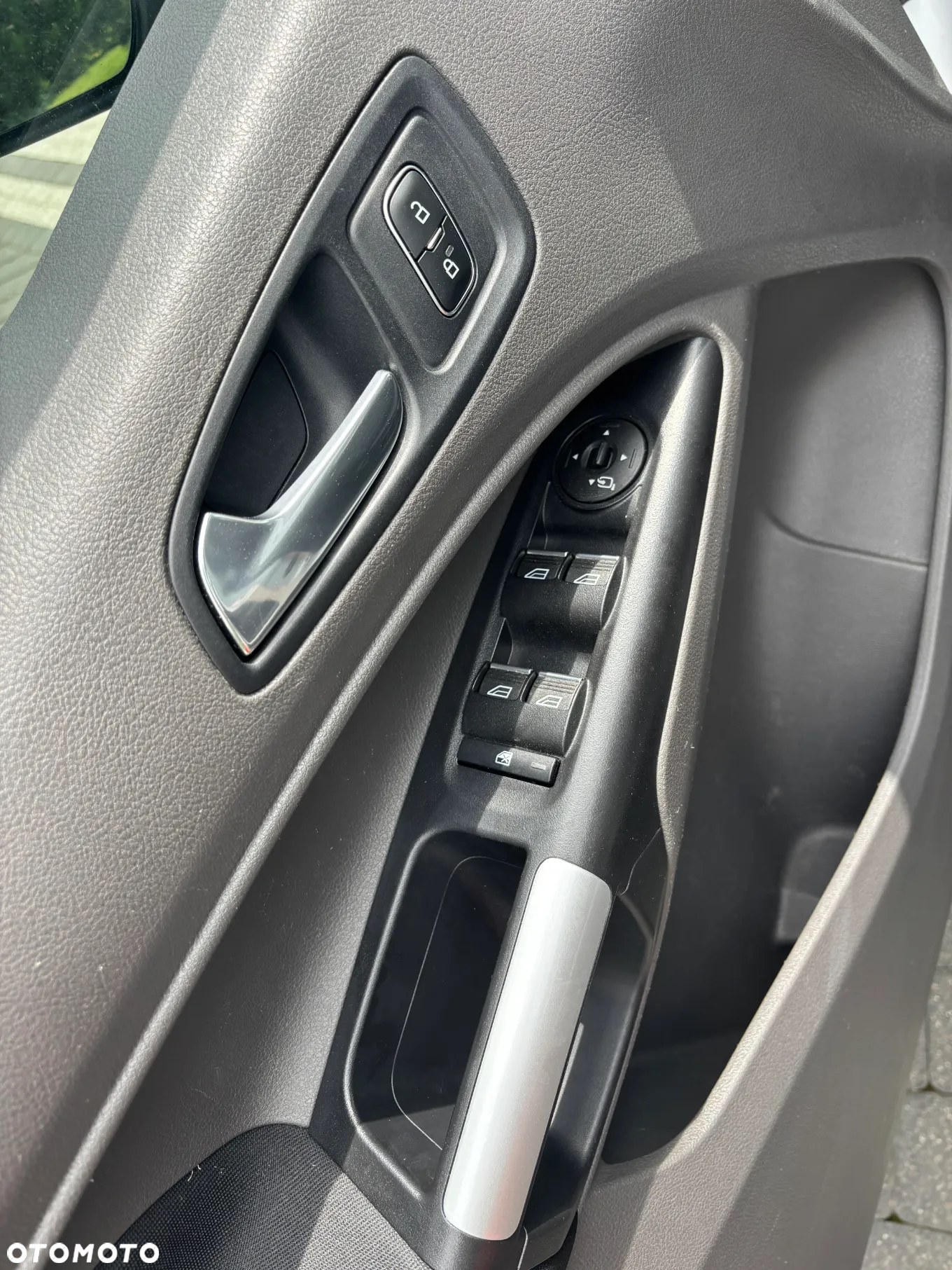 Ford Tourneo Connect Gr 1.5 TDCi Titanium - 10