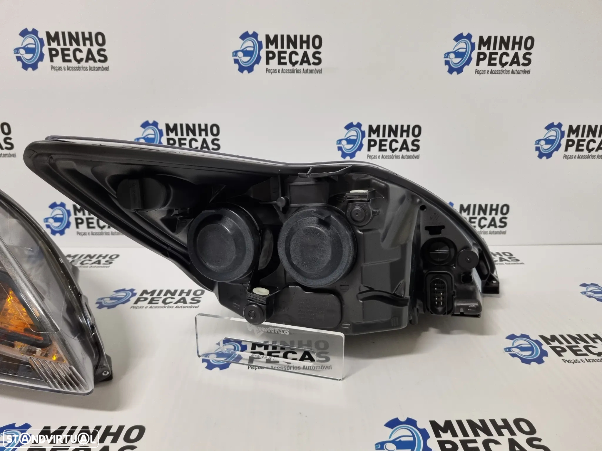 Faróis Ford Focus MK2 Fundo Preto - 7
