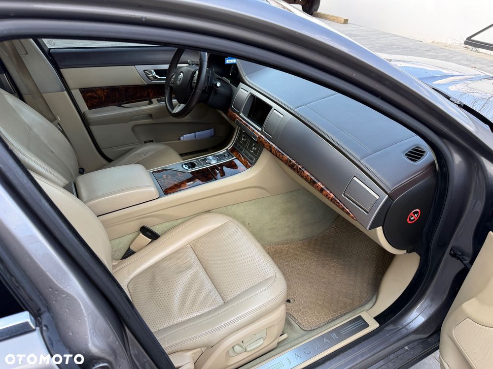 Jaguar XF 3.0 V6 Luxury - 11