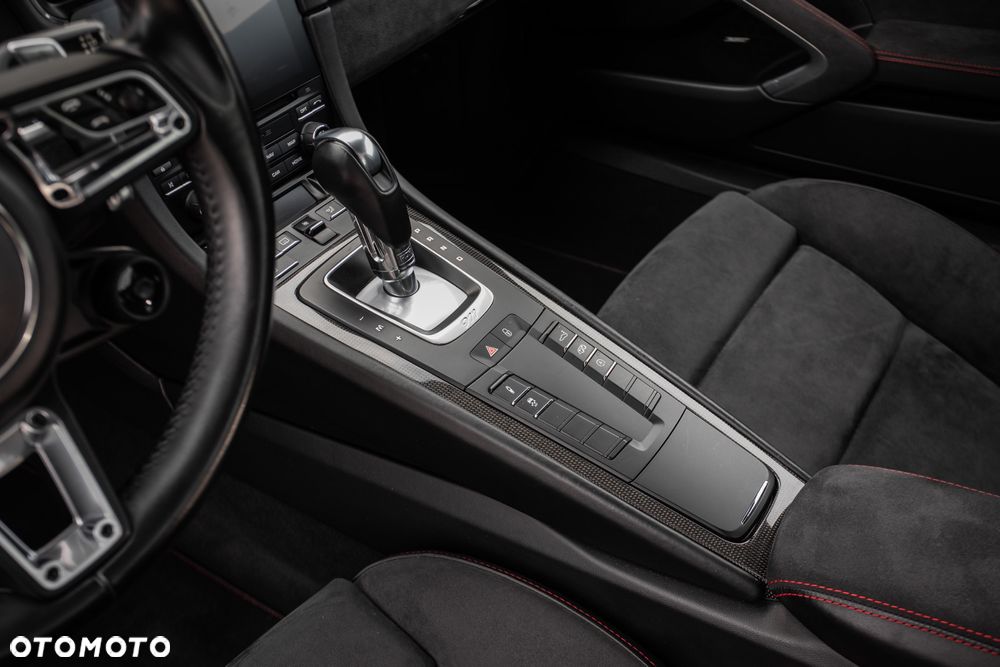 Porsche 911 Carrera GTS PDK - 21