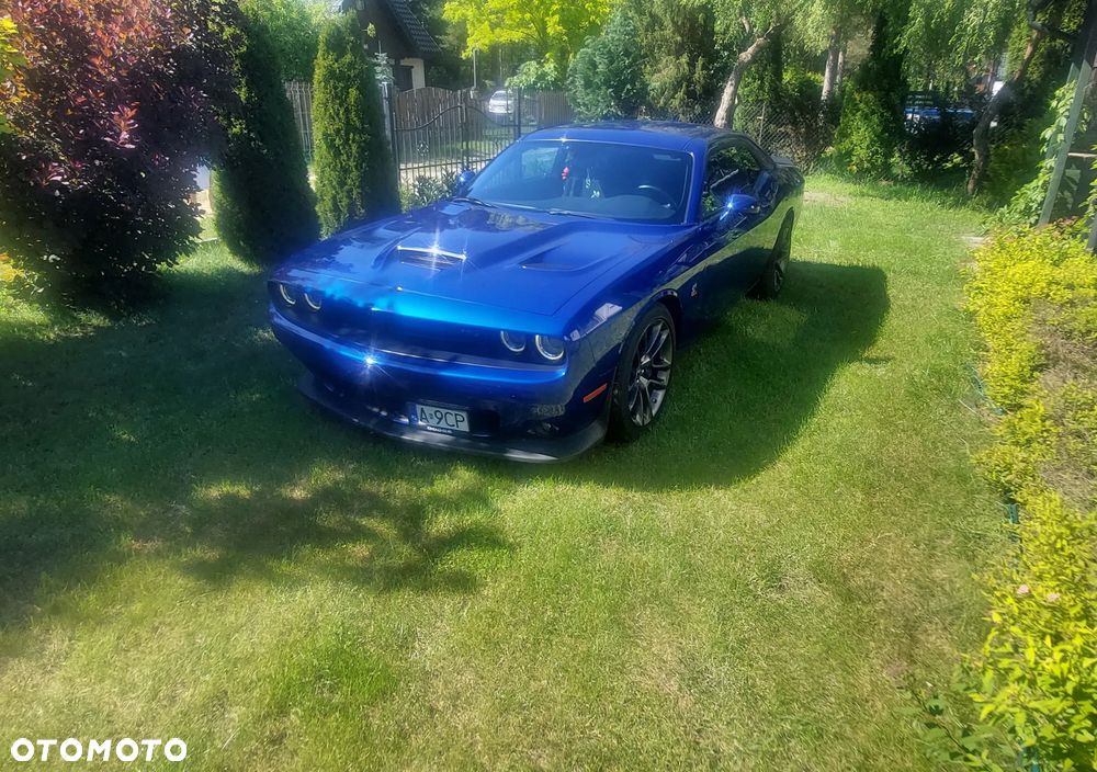 Dodge Challenger - 1