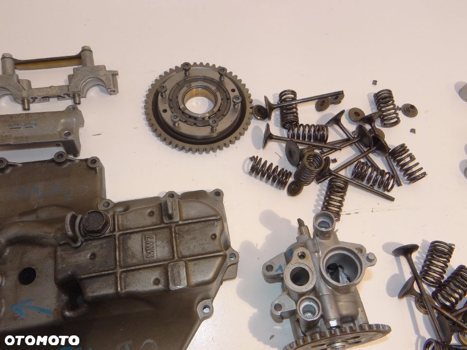 CB 1300 Wał + panewki + korbowody+ podpory wału, kosz sprzęgła, miska olejowa, wałek rozrządu, zawory, szklanki - 11