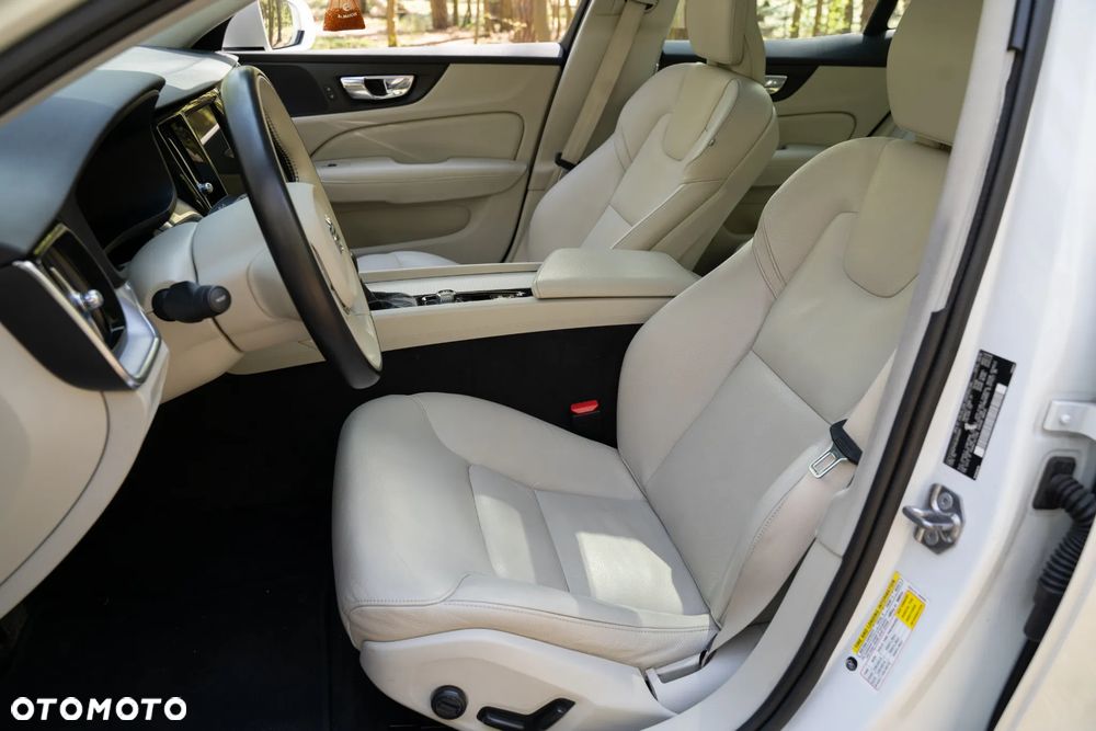 Volvo S60 T5 Momentum Pro - 8