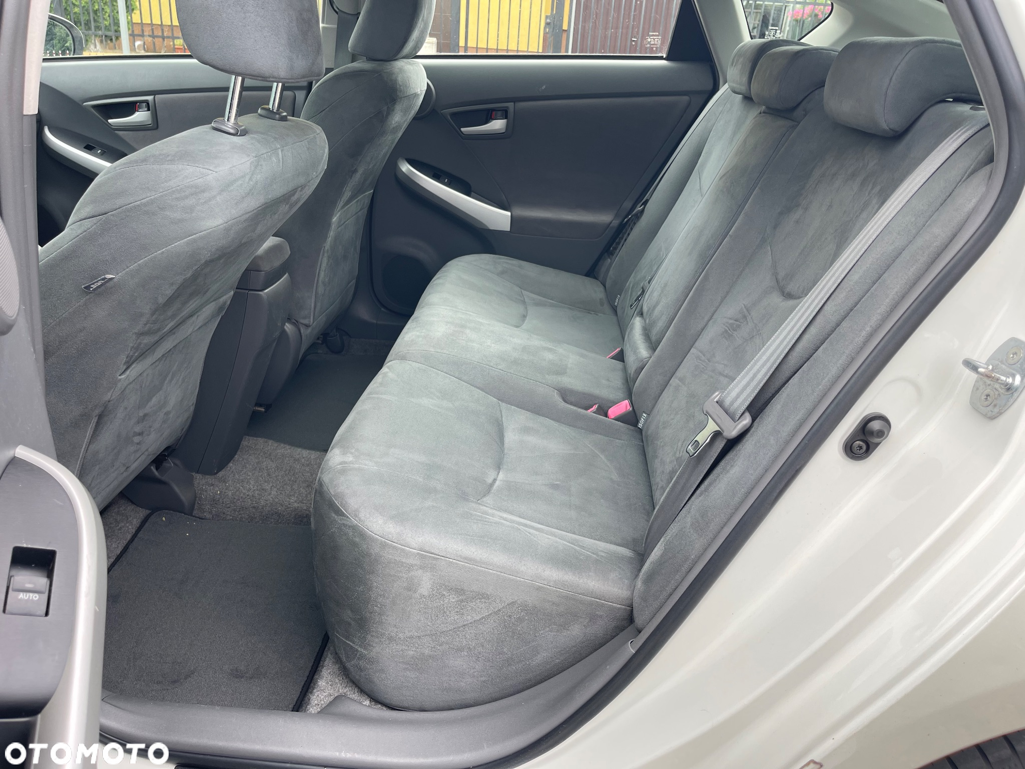 Toyota Prius 1.8 HSD Prestige - 10