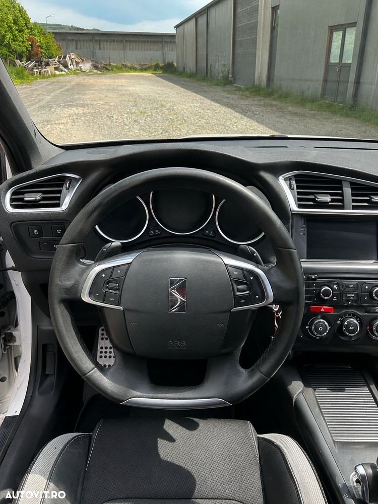 Citroën DS4 e-HDi 115 ETG6 SoChic - 1