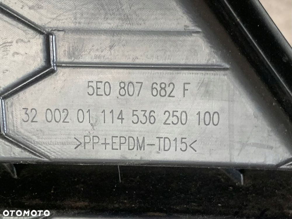 SKODA OCTAVIA 2017 LIFT KRATKA ZDERZAKA KRATKA NA HALOGEN PRAWA - 3