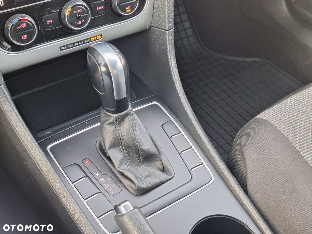 Volkswagen Passat - 15