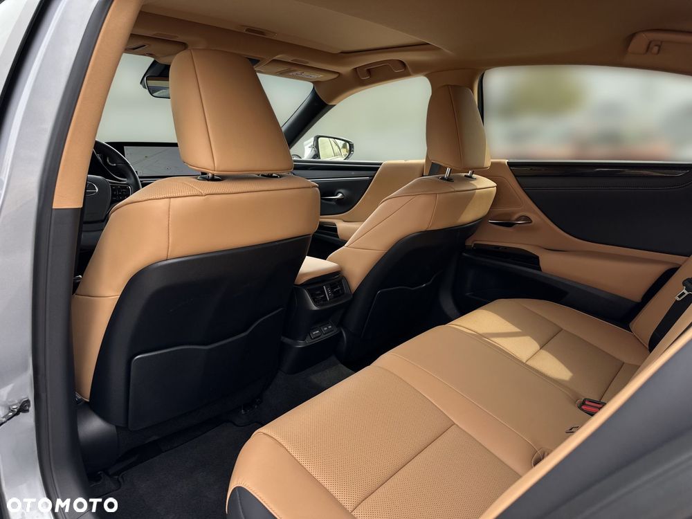 Lexus ES 300h Business Edition - 16
