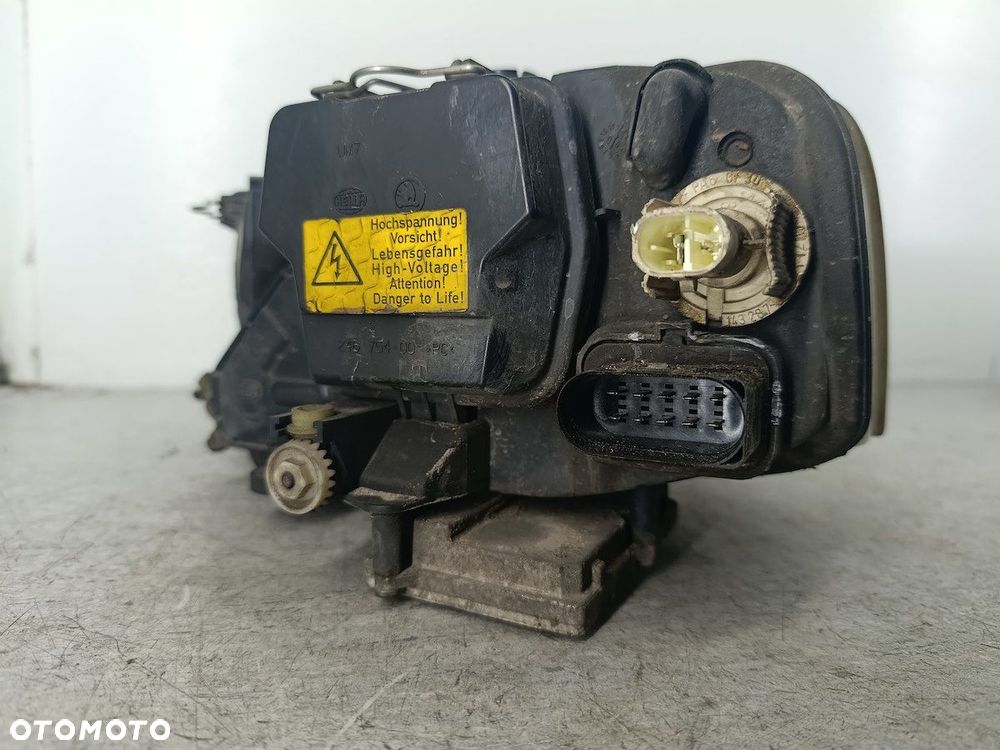 LAMPA PRZÓD PRAWA XENON SKODA SUPERB I - 5