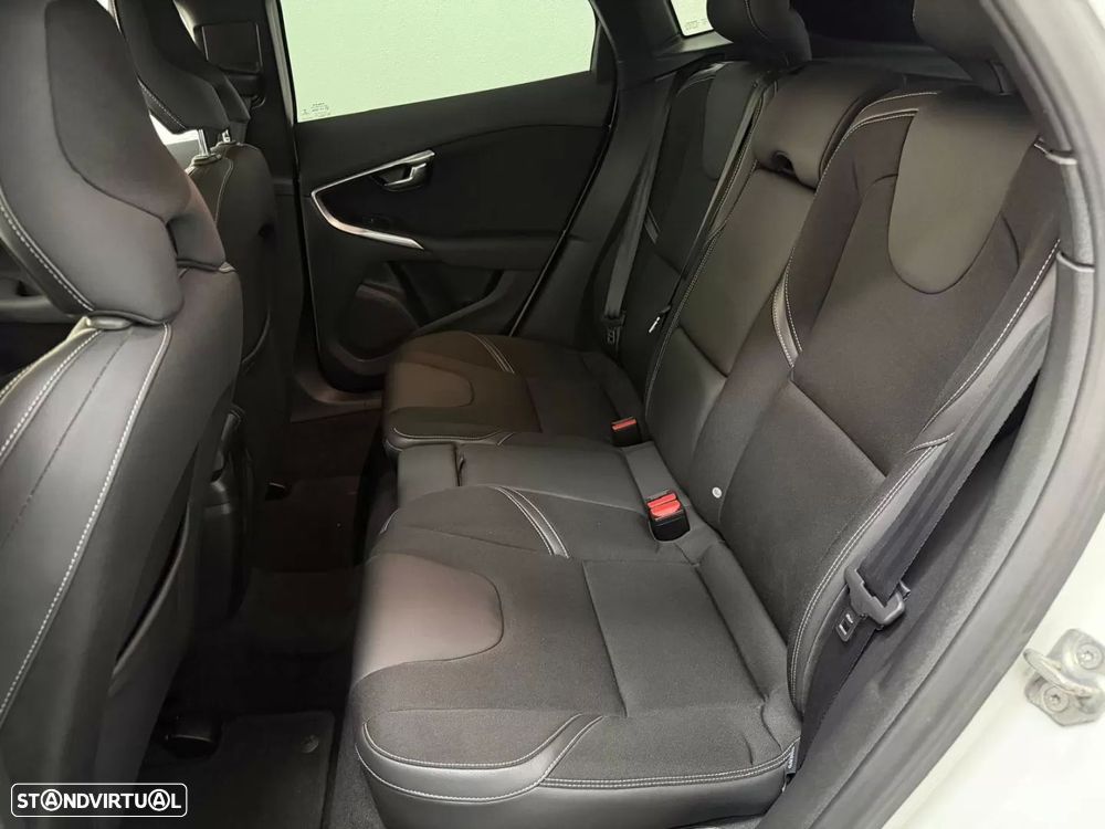 Volvo V40 D2 Momentum - 21