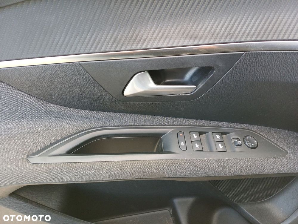 Peugeot 3008 1.2 PureTech Active Pack S&S EAT8 - 24