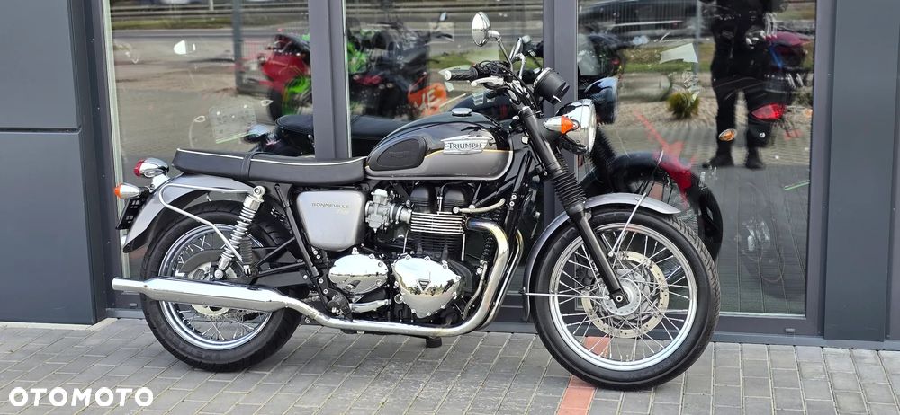 Triumph Bonneville - 3