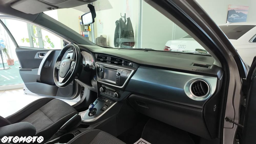 Toyota Auris 1.8 HSD Prestige - 37