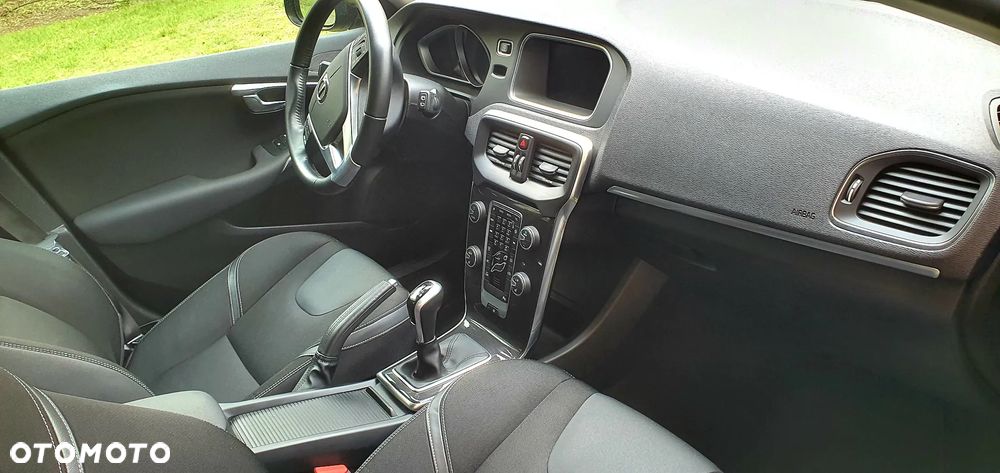 Volvo V40 D2 Momentum - 2