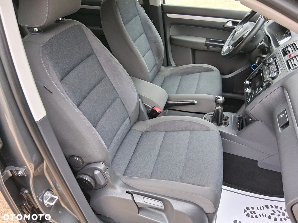 Volkswagen Touran 2.0 TDI DPF BlueMotion Technology STYLE - 14