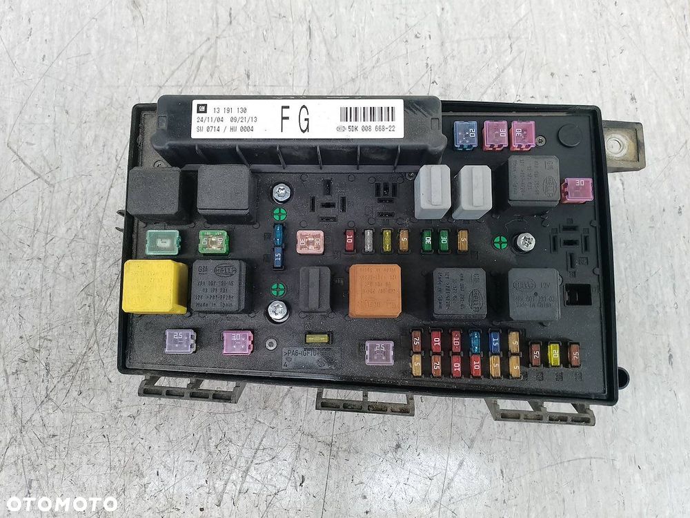 SKRZYNKA BEZPIECZNIKÓW OPEL ASTRA H 13191130  5DK008668-22  743381  1534937 - 1
