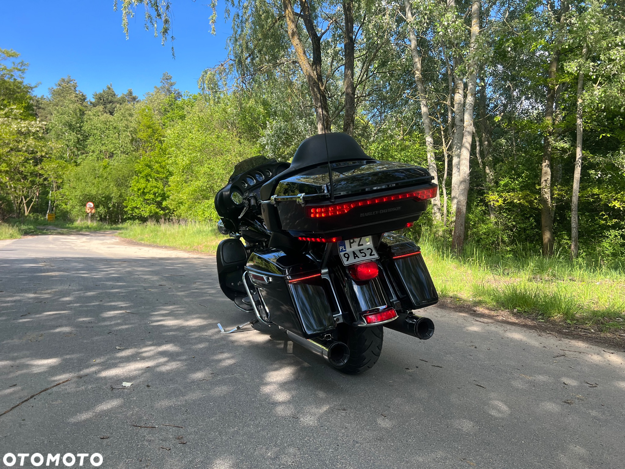 Harley-Davidson FLH Electra Glide - 22