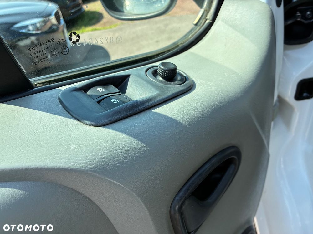 Renault Trafic Passenger Expression - 13