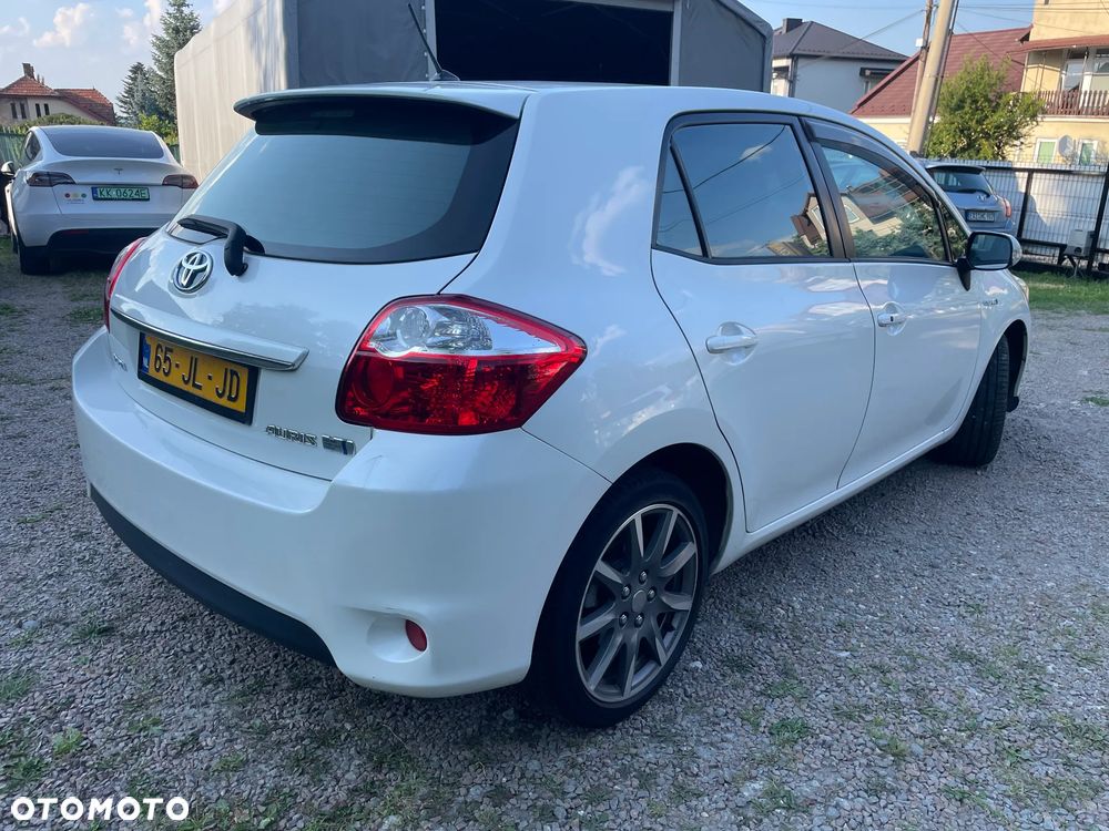 Toyota Auris - 5