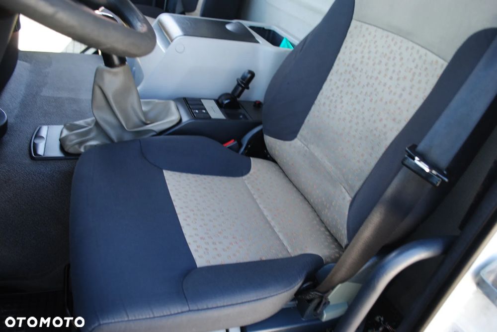 Renault Premium 280 Kontener Winda DHOLLANDIA Długość Kontenera 830 CM Szerokość: 250 CM Wysokość: 210 CM Rok: 2007 - 20
