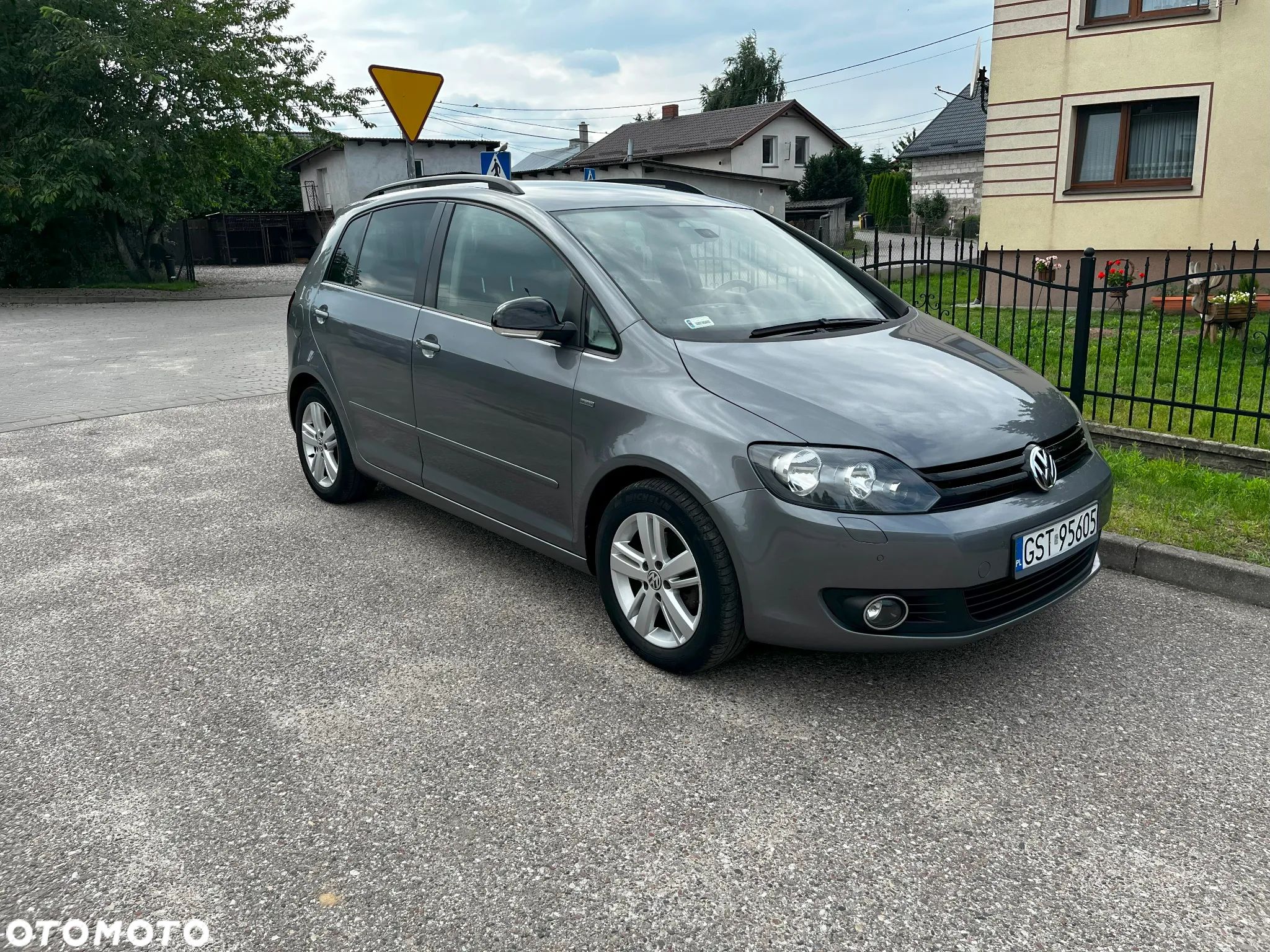 Volkswagen Golf Plus 1.6 TDI DPF MATCH - 1