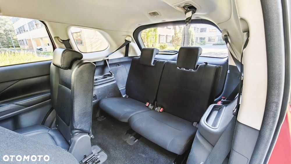 Mitsubishi Outlander 2.0 Instyle Navi 4WD CVT - 17