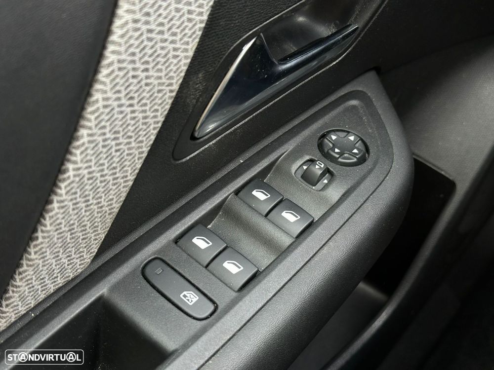 Citroën C4 X 1.2 PureTech Shine EAT8 - 14