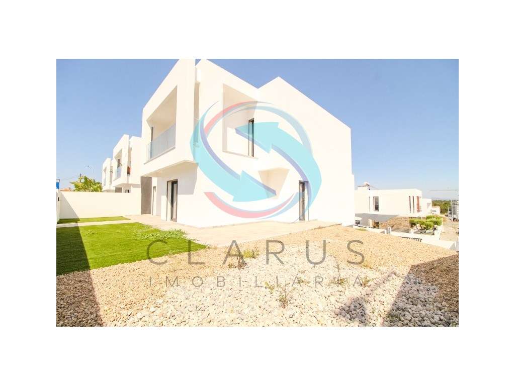 Moradia geminada em Vale de Milhaços - Grande imagem: 3/42