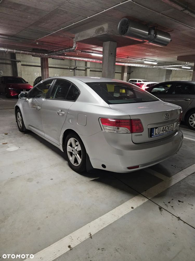 Toyota Avensis 1.8 Comfort - 11