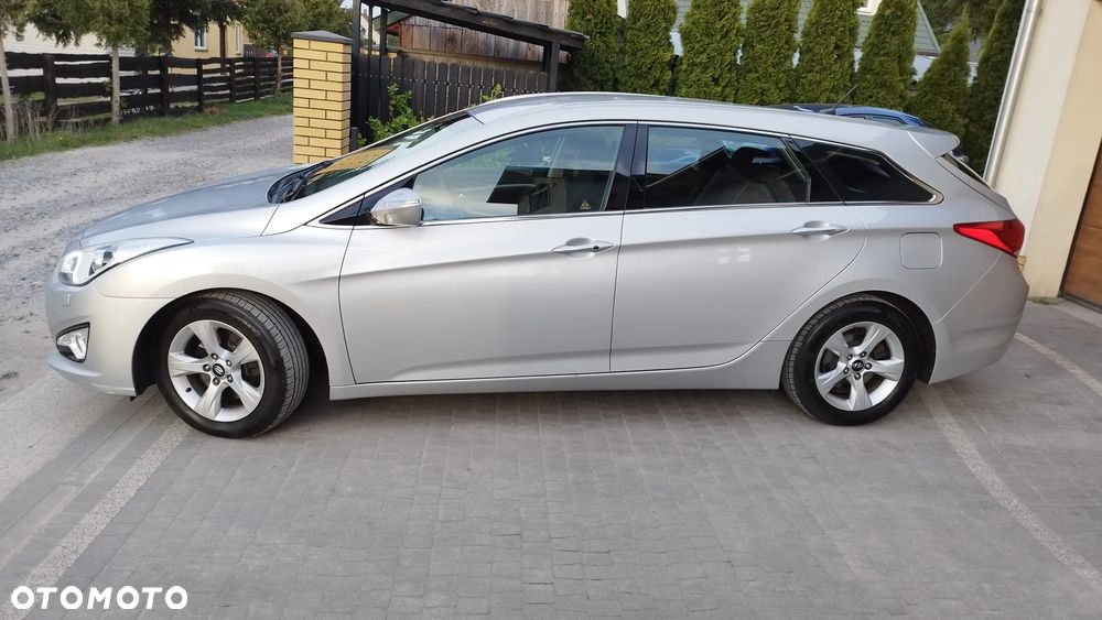 Hyundai i40 Kombi blue 1.6 Family - 13